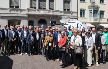 Stop  der PDGs bei der Aktion von ShelterBox auf dem Marktplatz in Schaffhausen